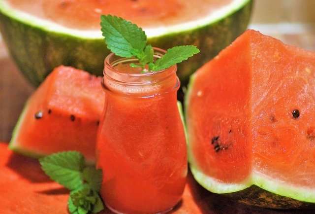 7 Benefícios do Suco de Melancia: Para que Serve e Receita