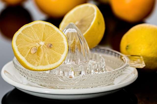 Suco de Limão: Benefícios, Mitos e Como Consumir